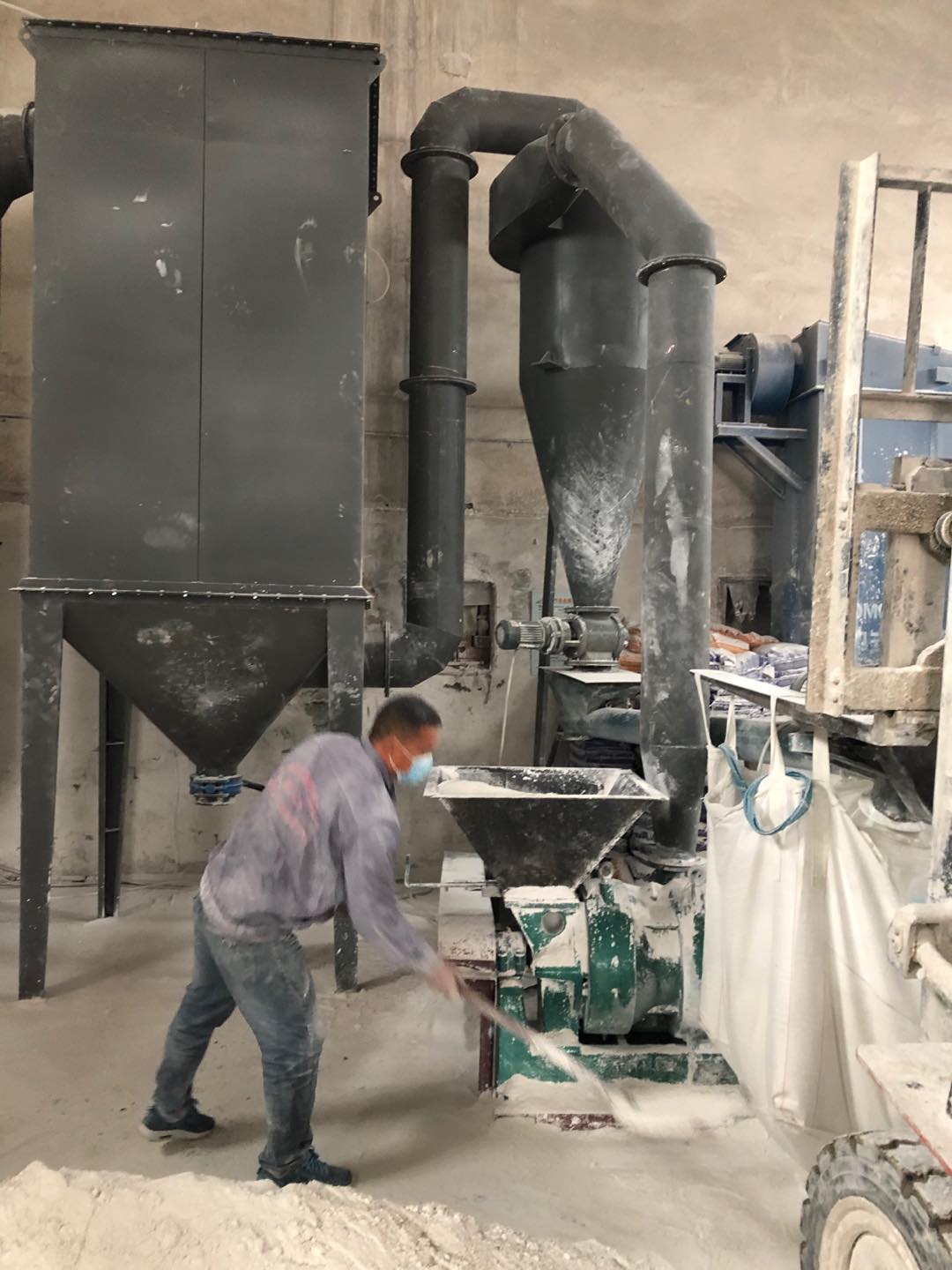 Workers produce powdered curing agent in the workshop